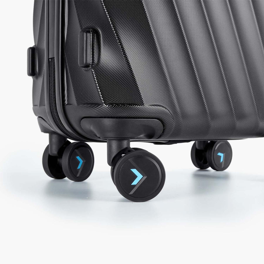 Globetrotter 20" Hardside Rolling Carry-on Stylish Suitcase - BAGSMART