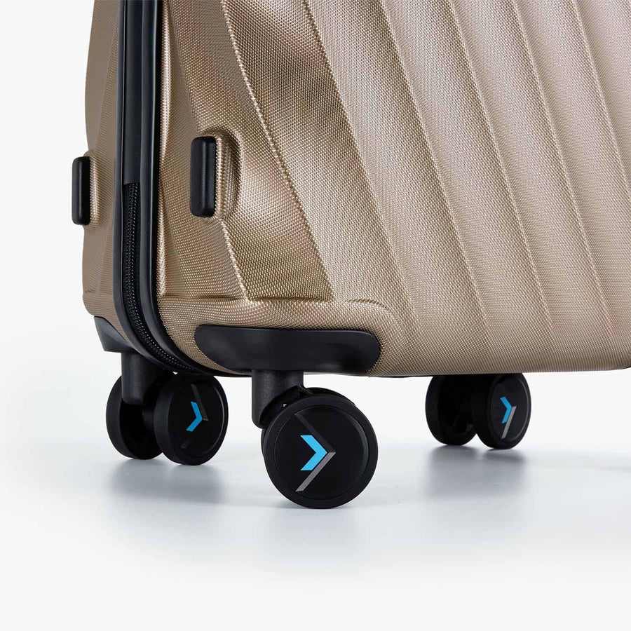 Globetrotter 20" Hardside Rolling Carry-on Stylish Suitcase - BAGSMART