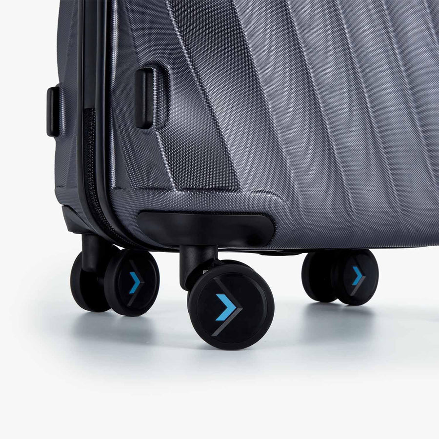 Globetrotter 20" Hardside Rolling Carry-on Stylish Suitcase - BAGSMART
