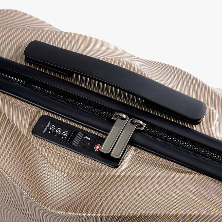 Globetrotter 20" Hardside Rolling Carry-on Stylish Suitcase - BAGSMART