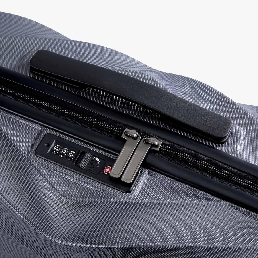 Globetrotter 20" Hardside Rolling Carry-on Stylish Suitcase - BAGSMART